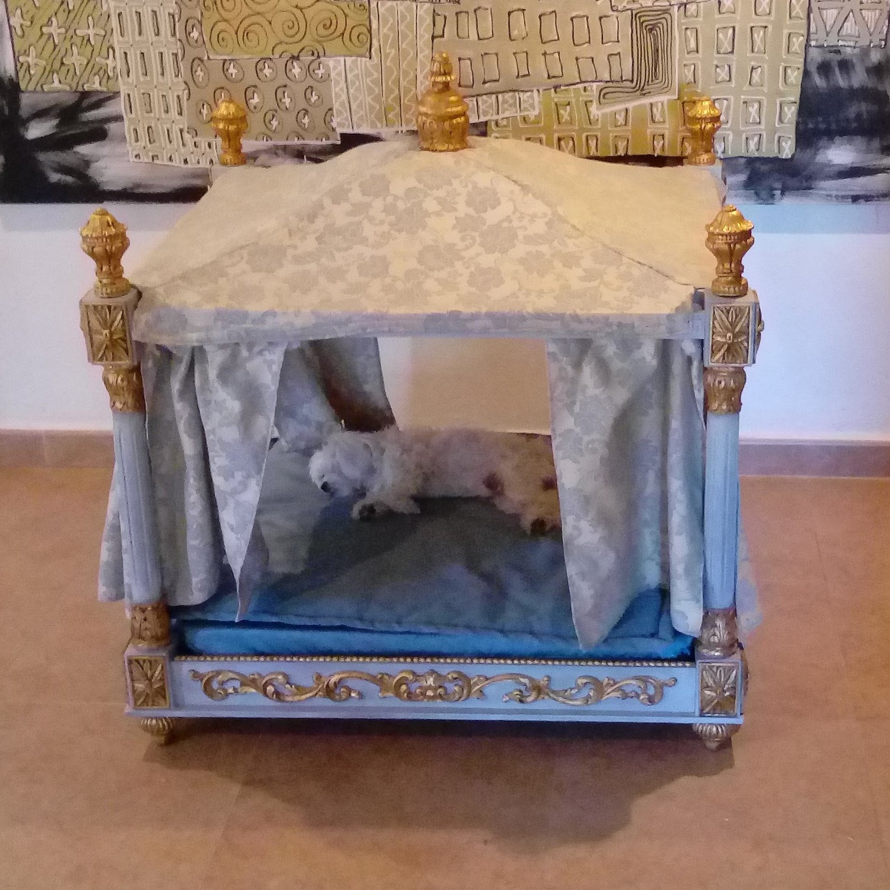 Bed for dog or cat luxury and romantic 